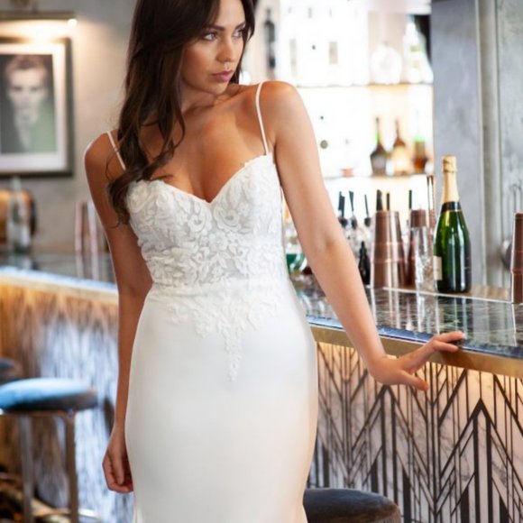 KLEINFELD BRIDAL Unaltered Wedding Gown - Picture 2 of 14